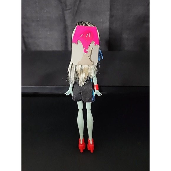 MATTEL/MONSTER HIGH "FRANKIE STEIN" 2015 DOLL 10" BLUE DRESS W/RED TIE NWOB - Picture 2 of 7